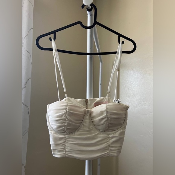 CLUB L LONDON RUCHED WHITE TOP - Picture 2 of 4